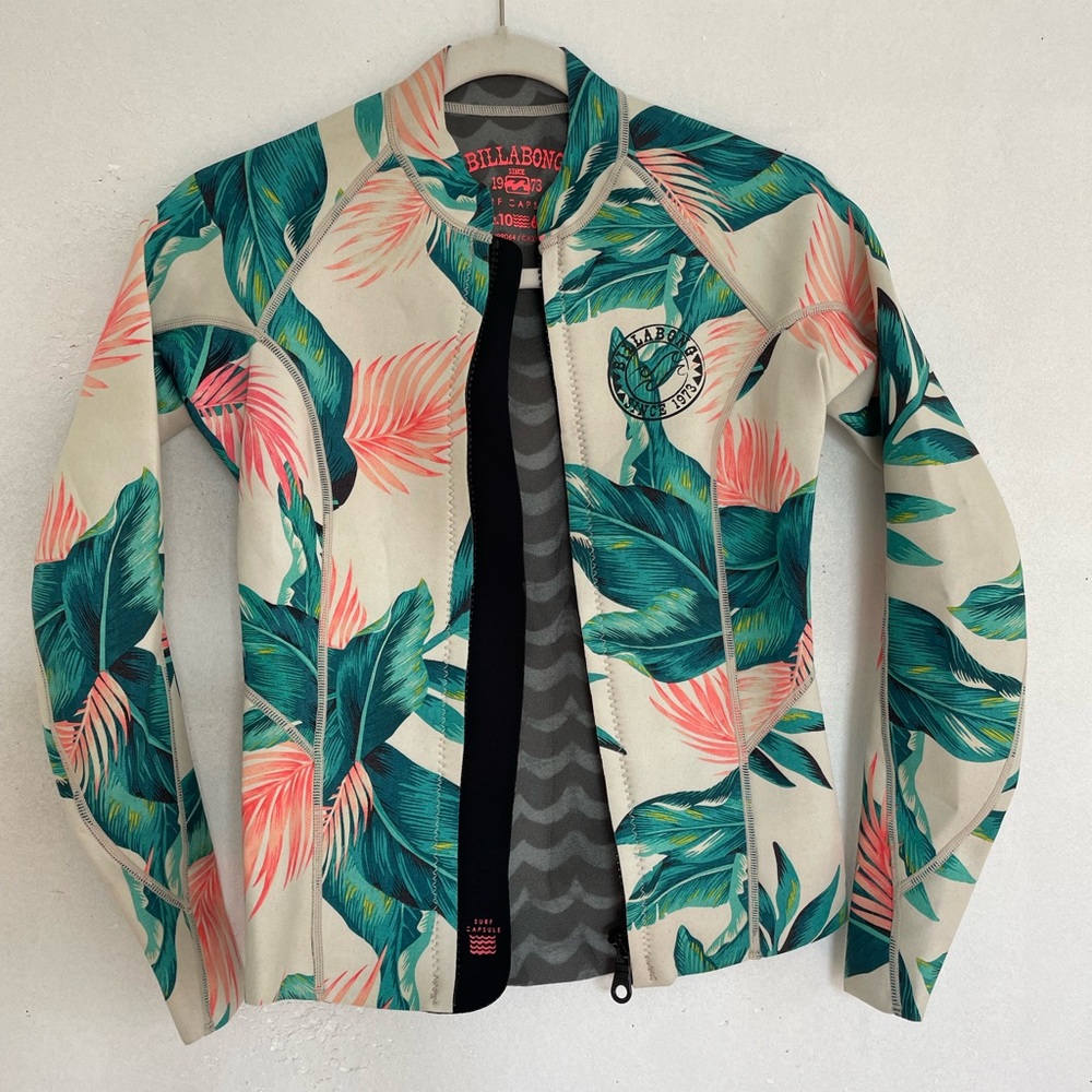 • Billabong Peeky Wetsuit Jacket •